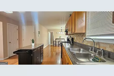 4655 Millenium View Court, Snellville, GA 30039 - Photo 9