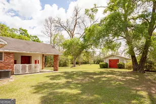 221 Marion St, Blackshear, GA 31516 - Photo 9