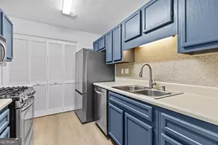 204 Berkeley Woods Dr, Duluth, GA 30096 - Photo 15