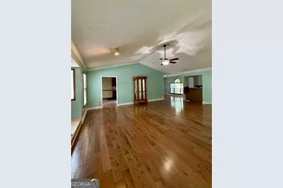 910 Thousand Oaks Drive, Lawrenceville, GA 30043 - Photo 3
