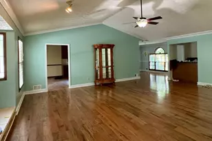 910 Thousand Oaks Dr, Lawrenceville, GA 30043 - Photo 3
