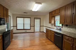 910 Thousand Oaks Dr, Lawrenceville, GA 30043 - Photo 5