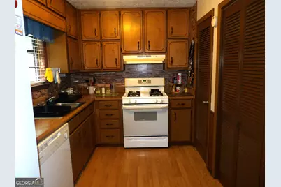 233 Leafwood Lane, Riverdale, GA 30274 - Photo 9