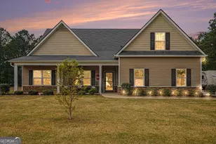 239 Dixon Cir, Williamson, GA 30292 - Photo 1