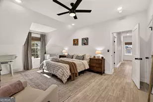 1306 E Waldburg St, Savannah, GA 31404 - Photo 17