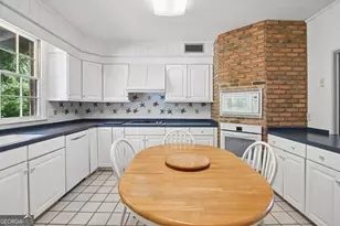 180 St Clair Dr, Saint Simons, GA 31522 - Photo 9
