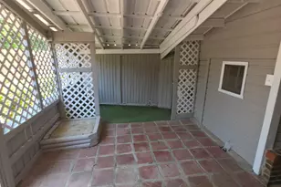 360 Pinkney St, Winder, GA 30680 - Photo 15