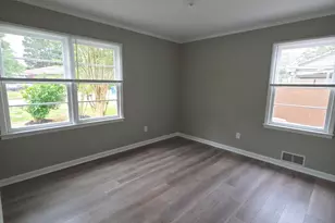 360 Pinkney St, Winder, GA 30680 - Photo 9