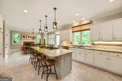 7785 Landowne Drive, Sandy Springs, GA 30350 - Photo 11
