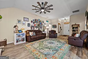 32 Brooks Lake Dr, Newnan, GA 30263 - Photo 9