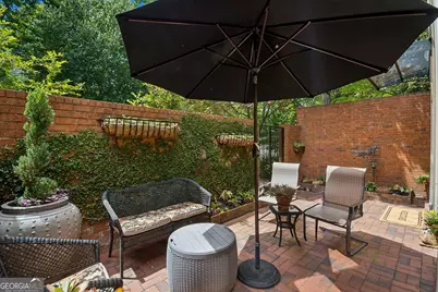 8 Willow Glen NE, Atlanta, GA 30342 - Photo 5