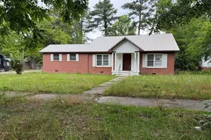 225 W Jessamine St, Fitzgerald, GA 31750 - Photo 3