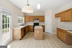 4721 Creek Hill Ln, Sugar Hill, GA 30518 - Photo 9