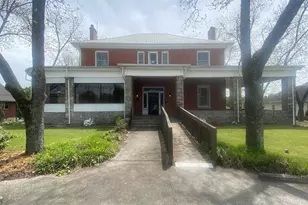 38 S Broad St, Winder, GA 30680 - Photo 1