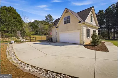 51 French Village Boulevard, Sharpsburg, GA 30277 - Photo 5