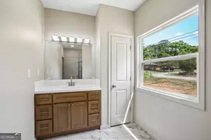 124 Johnson St, Barnesville, GA 30204 - Photo 17