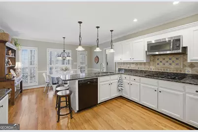 10985 Wilshire Chase Drive, Johns Creek, GA 30097 - Photo 15