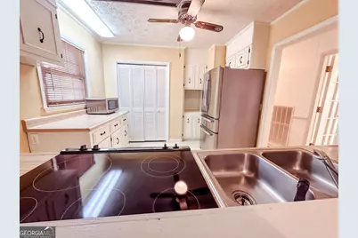 564 W Oglethorpe Avenue, Lyons, GA 30436 - Photo 7