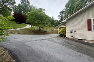 196 White St, Dillard, GA 30537 - Photo 5