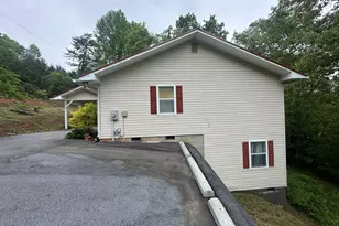 196 White St, Dillard, GA 30537 - Photo 3