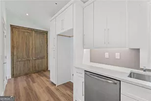 2746 Dale Creek Dr NW, Atlanta, GA 30318 - Photo 11
