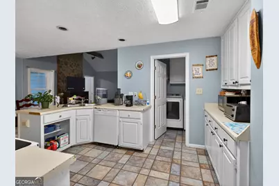 3912 Pleasant Trail, Atlanta, GA 30340 - Photo 9