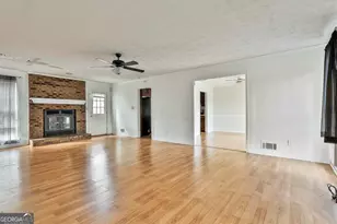8039 Woods Ln, Jonesboro, GA 30236 - Photo 7