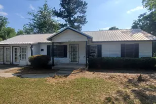 810 Laura St, Glennville, GA 30427 - Photo 1