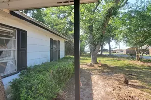 810 Laura St, Glennville, GA 30427 - Photo 27