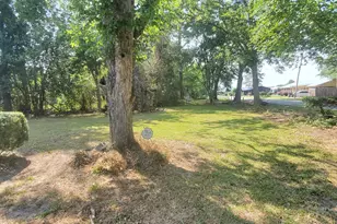 810 Laura St, Glennville, GA 30427 - Photo 13