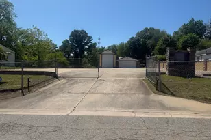 922 N Clarke St, Milledgeville, GA 31061 - Photo 1