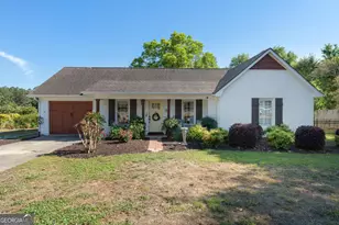 185 N Hampton Dr, Fayetteville, GA 30215 - Photo 1