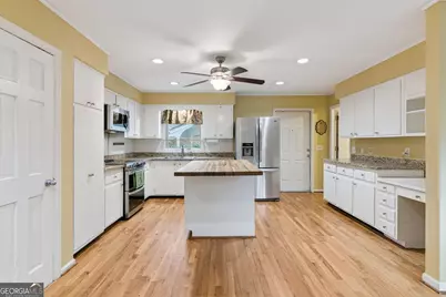 211 Wymberly Road, Saint Simons, GA 31522 - Photo 11
