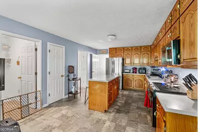 165 Hayes Circle, Rex, GA 30273 - Photo 11