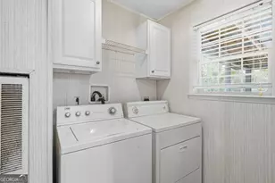 131 Harvey Rd, Brunswick, GA 31525 - Photo 11
