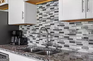 1111 Valley View Rd SE, Atlanta, GA 30315 - Photo 9