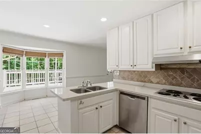 7265 Thornhill Lane NE, Sandy Springs, GA 30328 - Photo 15