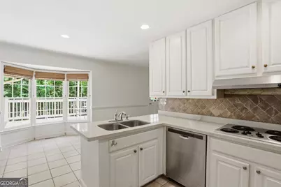 7265 Thornhill Lane NE, Sandy Springs, GA 30328 - Photo 15
