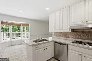 7265 Thornhill Ln NE, Sandy Springs, GA 30328 - Photo 15