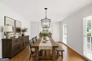 7265 Thornhill Ln NE, Sandy Springs, GA 30328 - Photo 3