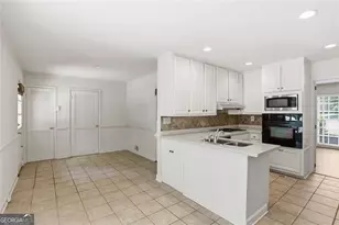 7265 Thornhill Ln NE, Sandy Springs, GA 30328 - Photo 13