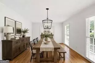 7265 Thornhill Ln NE, Sandy Springs, GA 30328 - Photo 3