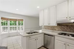 7265 Thornhill Ln NE, Sandy Springs, GA 30328 - Photo 15