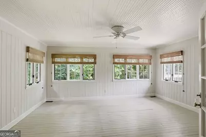 7265 Thornhill Lane NE, Sandy Springs, GA 30328 - Photo 11