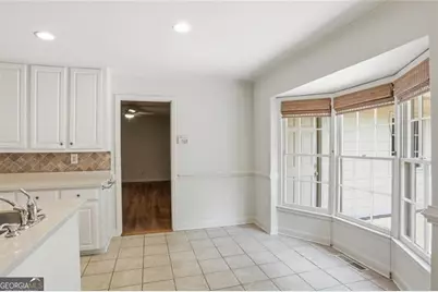 7265 Thornhill Lane NE, Sandy Springs, GA 30328 - Photo 17