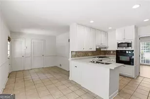 7265 Thornhill Ln NE, Sandy Springs, GA 30328 - Photo 13