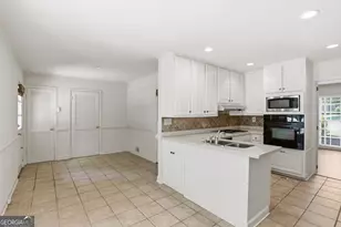 7265 Thornhill Ln NE, Sandy Springs, GA 30328 - Photo 13