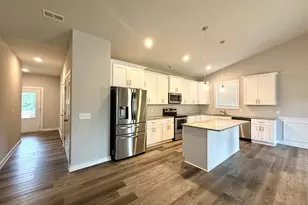 308 North Point Cir, Hartwell, GA 30643 - Photo 3
