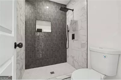 1027 Mainstreet Lake Drive, Stone Mountain, GA 30088 - Photo 15