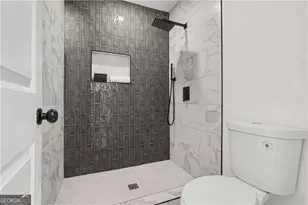 1027 Mainstreet Lake Dr, Stone Mountain, GA 30088 - Photo 15